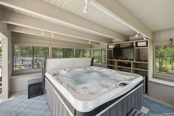 Exterior, Hot Tub