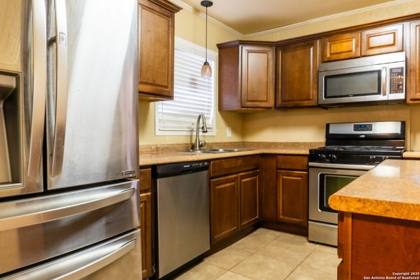 Interior, Kitchen, Pendant Lights, Stainless Steel Appliances