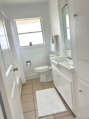 Bathroom, Interior, Tile Countertops