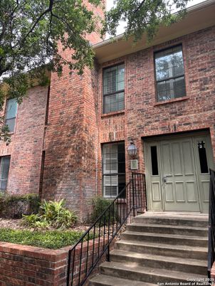 Exterior, Facade, Brick Facade, Rowhouse