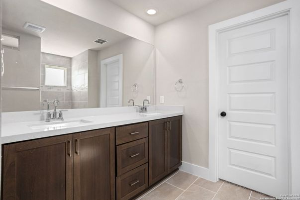 Bathroom, Dual Sink Vanities, Interior, Recessed Lighting