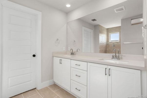 Bathroom, Dual Sink Vanities, Interior, Recessed Lighting