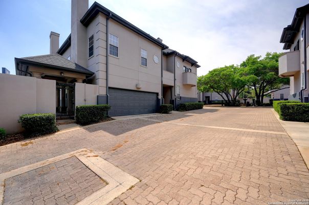 Attached, Exterior, Facade, Modern