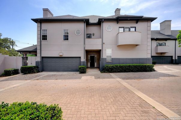 Attached, Exterior, Facade, Rowhouse