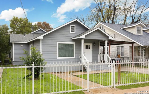 Exterior, Facade, American Craftsman