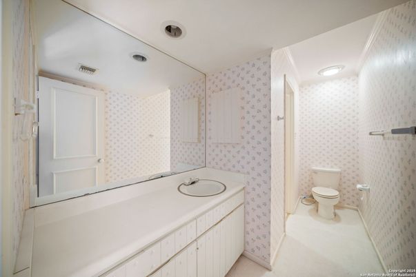 Bathroom, Interior, Recessed Lighting