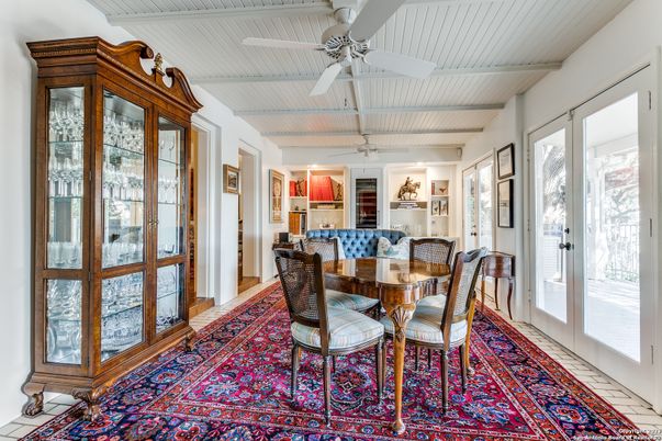 Dining room, Interior