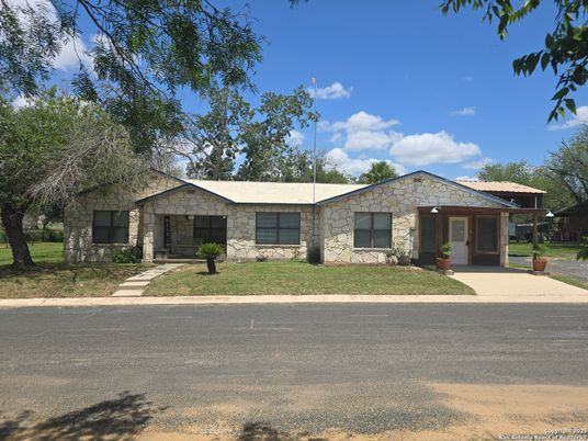 Backyard, Exterior, Facade, Ranch