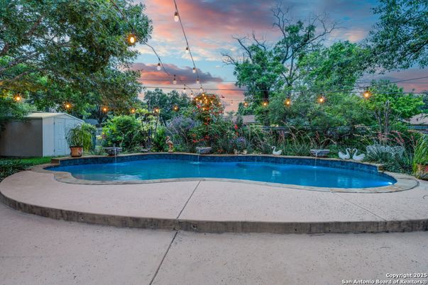 Exterior, Pool