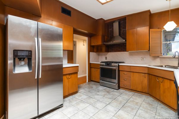 Interior, Kitchen, Pendant Lights, Stainless Steel Appliances