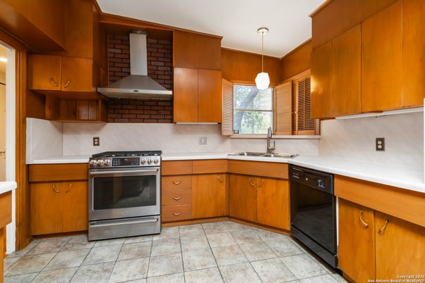 Interior, Kitchen, Pendant Lights, Stainless Steel Appliances