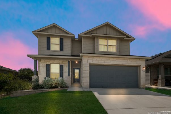 Attached, Exterior, Facade, American Craftsman