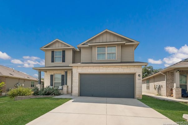 Attached, Exterior, Facade, American Craftsman