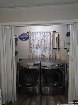 Interior, Washer, Wood Texture Flooring