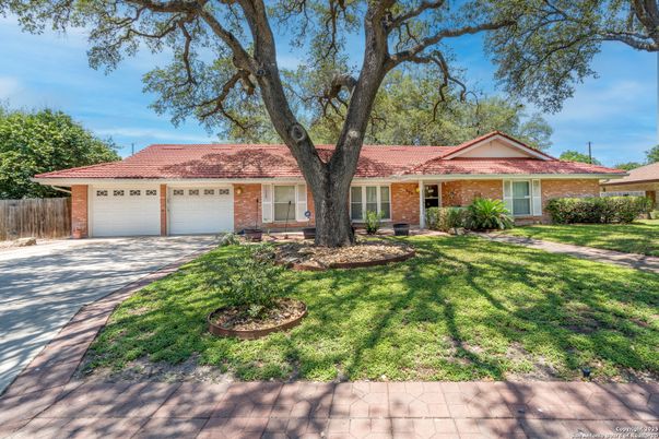 Attached, Exterior, Facade, Brick Facade, Ranch
