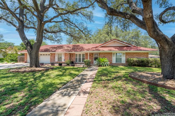 Attached, Exterior, Facade, Brick Facade, Ranch