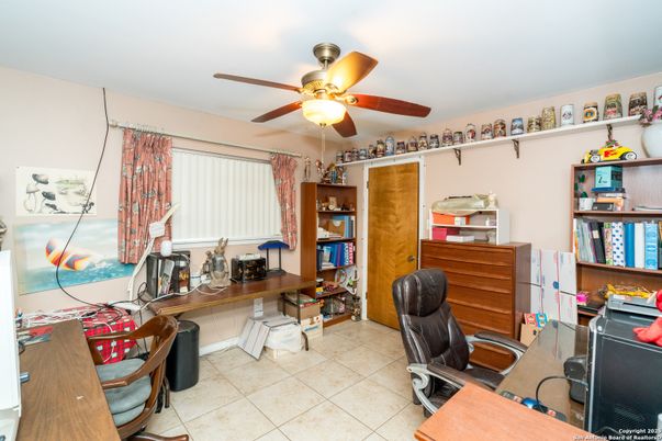 Home Office, Interior