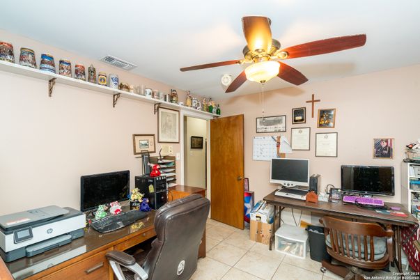 Home Office, Interior
