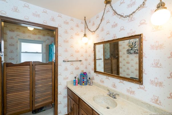 Bathroom, Interior, Pendant Lights