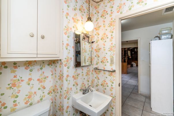 Bathroom, Interior, Pendant Lights