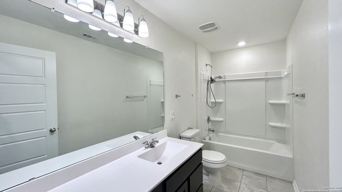 Bathroom, Interior, Recessed Lighting