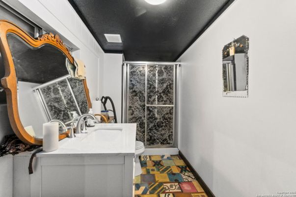 Bathroom, Interior, Recessed Lighting