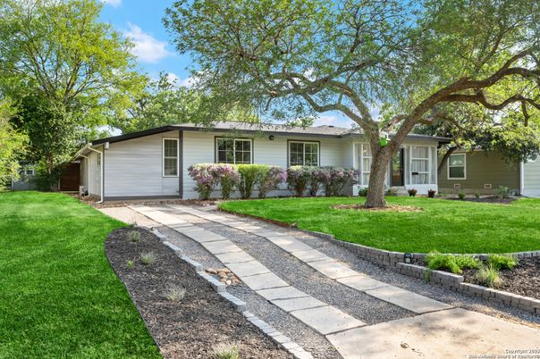 Backyard, Exterior, Facade, Ranch