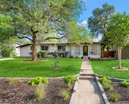 Backyard, Exterior, Facade, Ranch