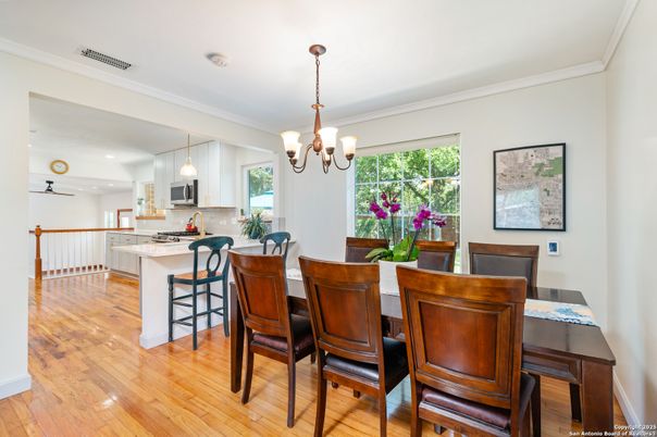 Chandelier, Dining room, Interior, Kitchen, Pendant Lights, Recessed Lighting, Wood Texture Flooring
