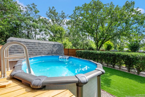 Exterior, Hot Tub, Pool