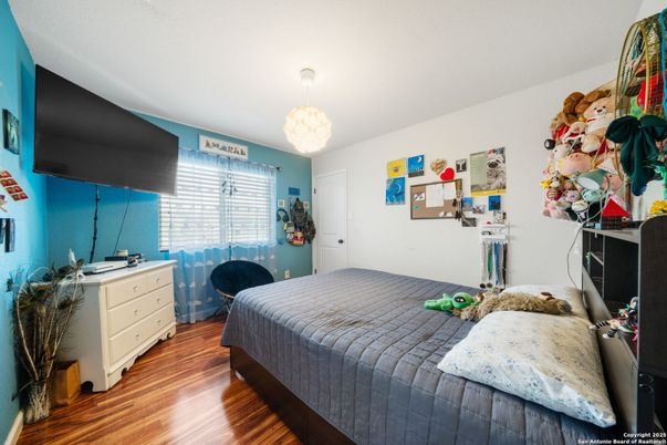 Bedroom, Interior, Pendant Lights, Wood Texture Flooring