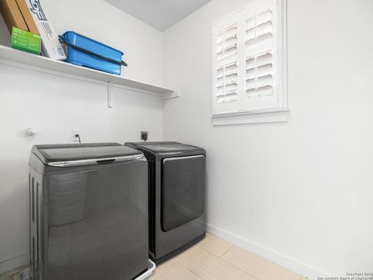 Interior, Washer, Wood Texture Flooring