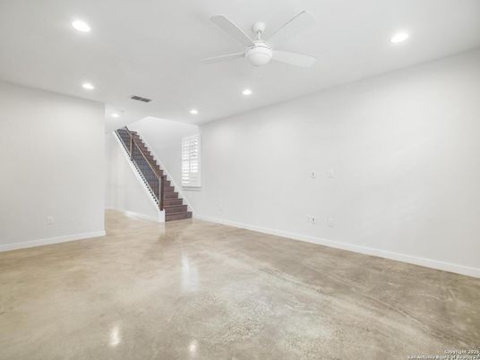 Empty room, Interior, Recessed Lighting