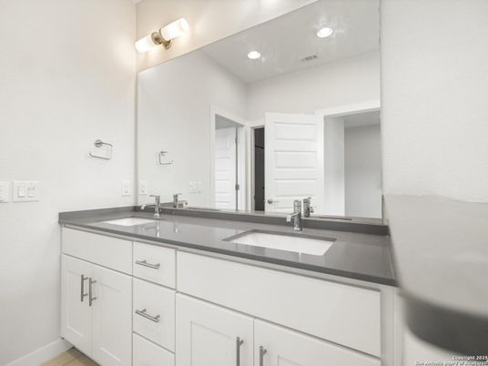 Bathroom, Dual Sink Vanities, Interior, Recessed Lighting