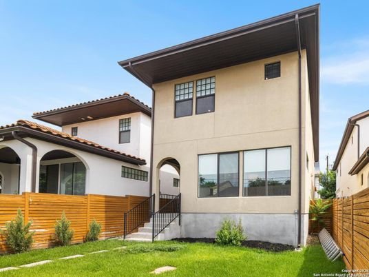 Exterior, Facade, Mediterranean