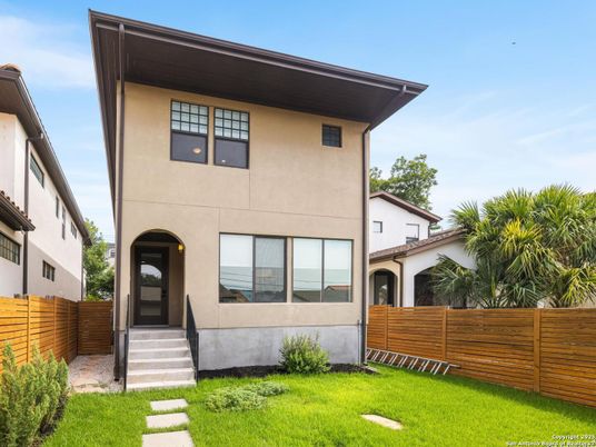 Backyard, Exterior, Facade, Modern