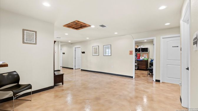 Empty room, Interior, Recessed Lighting