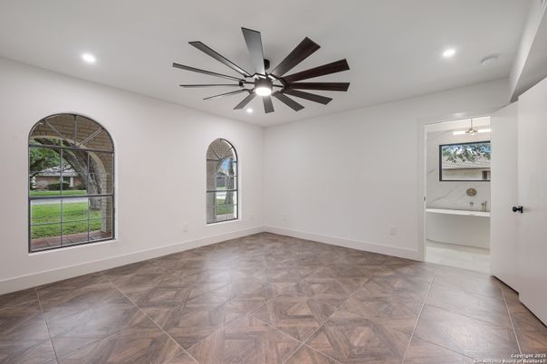 Bathroom, Empty room, Interior, Recessed Lighting