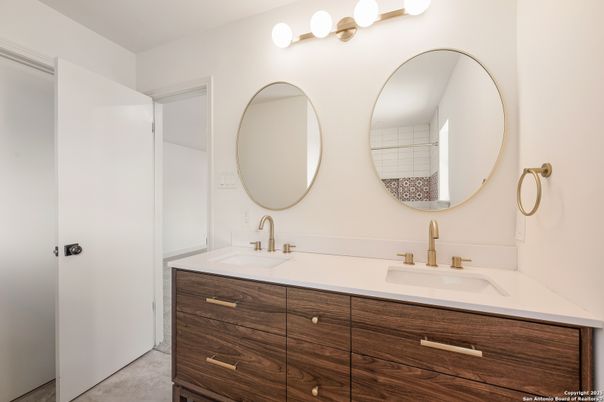 Bathroom, Dual Sink Vanities, Interior