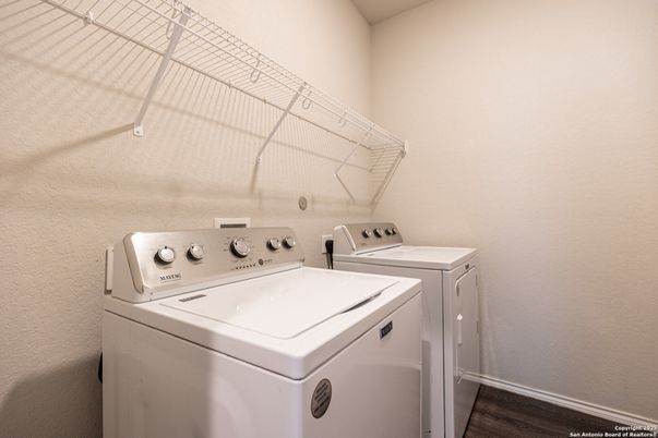 Interior, Washer, Wood Texture Flooring