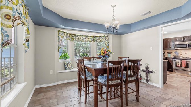 Chandelier, Dining room, Interior, Kitchen, Pendant Lights, Stainless Steel Appliances