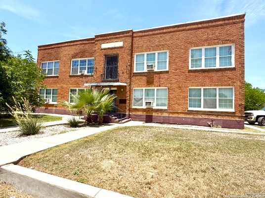 Exterior, Facade, Brick Facade, Rowhouse