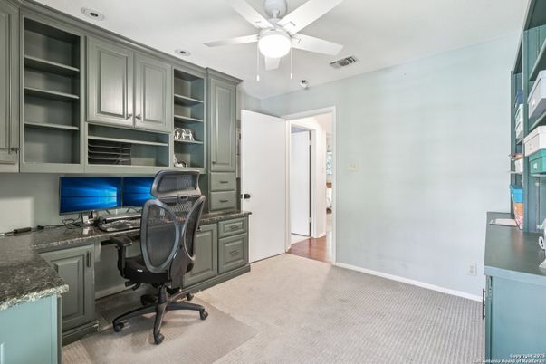 Home Office, Interior