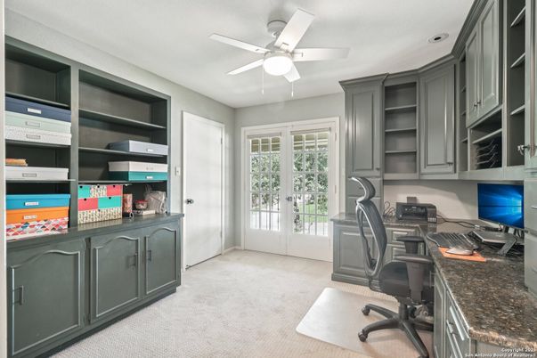 Home Office, Interior