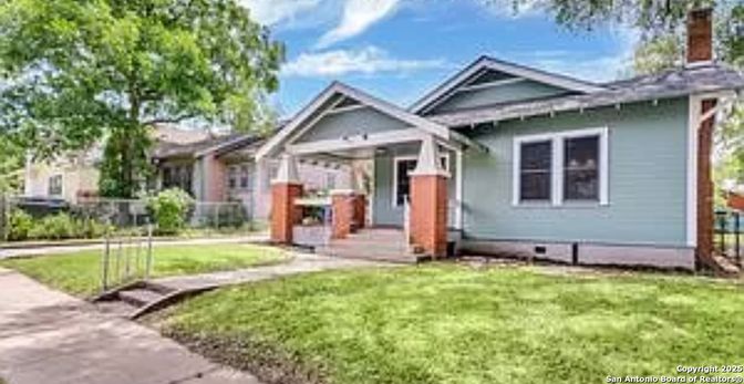 Exterior, Facade, Ranch