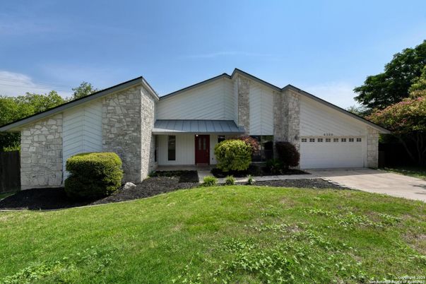 Attached, Exterior, Facade, Farmhouse