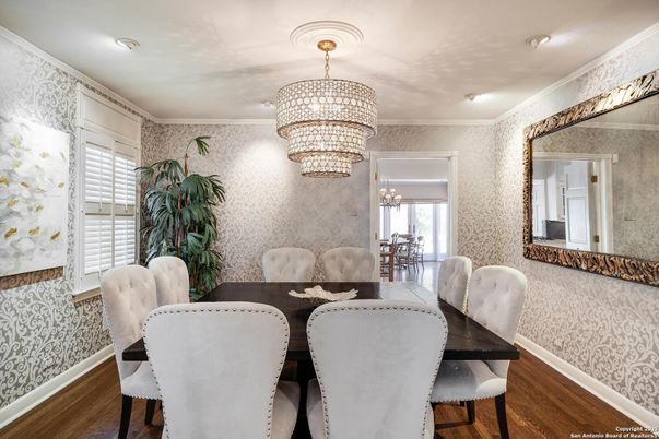 Chandelier, Dining room, Interior, Recessed Lighting, Wood Texture Flooring