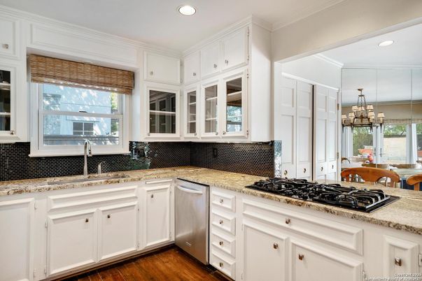 Chandelier, Dining room, Interior, Kitchen, Pendant Lights, Recessed Lighting, Wood Texture Flooring