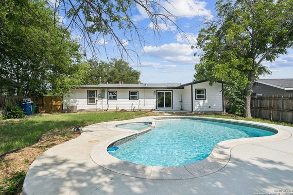 Exterior, Pool