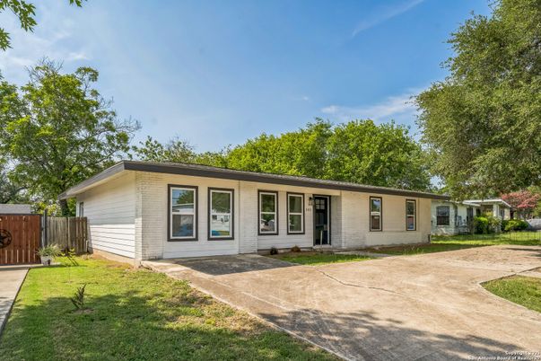 Backyard, Exterior, Facade, Ranch